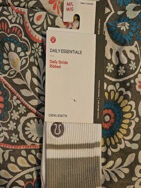 Lululemon Daily Stride Ribbed Crew Socks Size M/L Gray White Medium Cushion NWT
